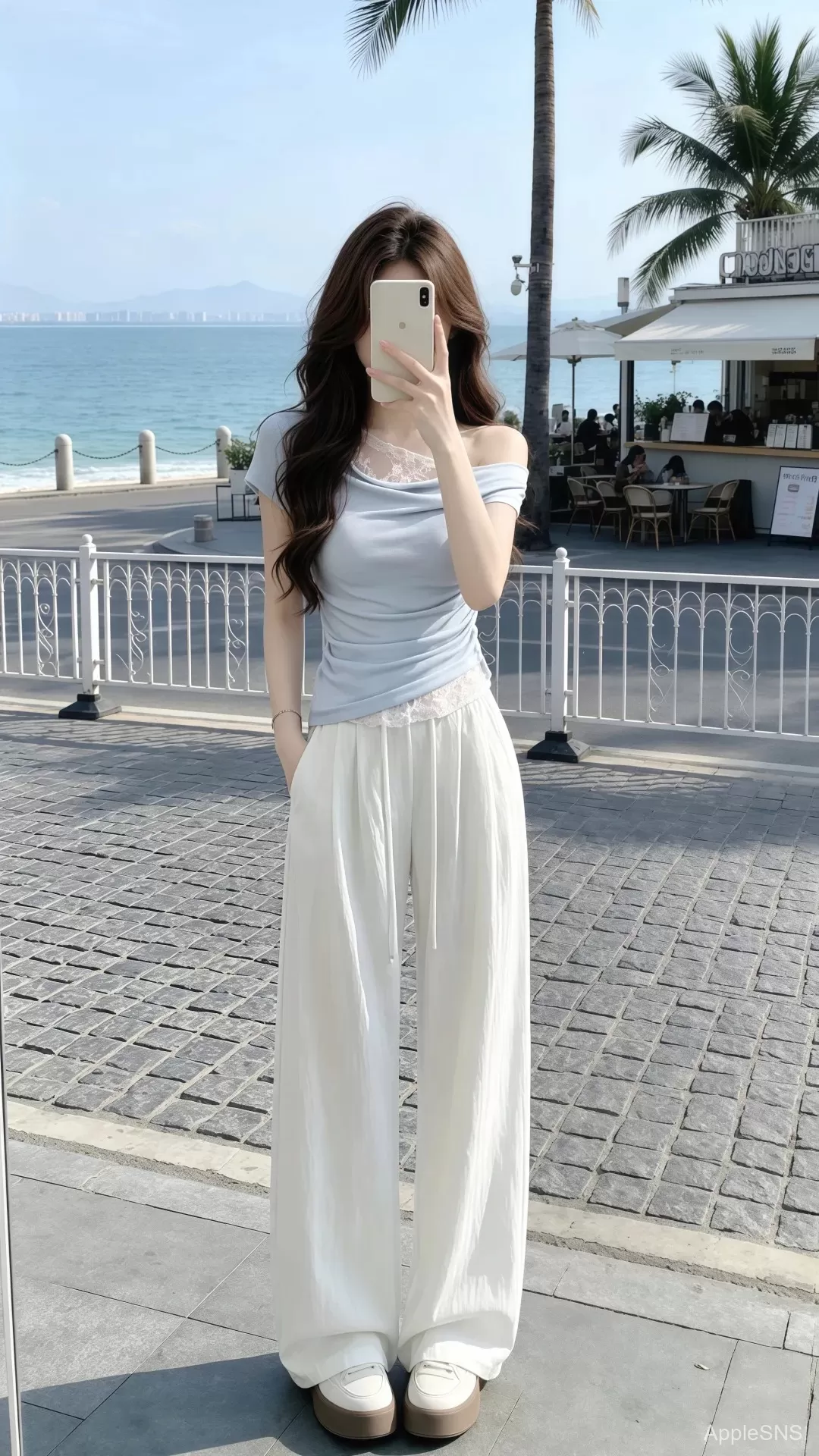 海边穿搭灵感集|8套吸睛LOOK让你秒变时尚焦点!